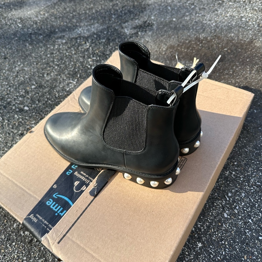 On 34th Women’s Sleek Black Ankle Boots with Faux Pearl Size 10